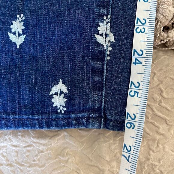 J. Crew. 9” High Rise Toothpick Jeans w/floral pattern. Size 25 - Picture 8 of 11